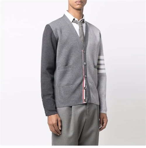 Thom Browne 톰브라운 배색 그레이 사선완장 4-Bar 가디건 레플리카 2번 이미지 - 의류 | 세미샵 레플리카 사이트