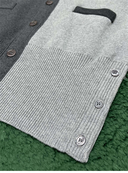 Thom Browne 톰브라운 배색 그레이 사선완장 4-Bar 가디건 레플리카 6번 이미지 - 의류 | 세미샵 레플리카 사이트