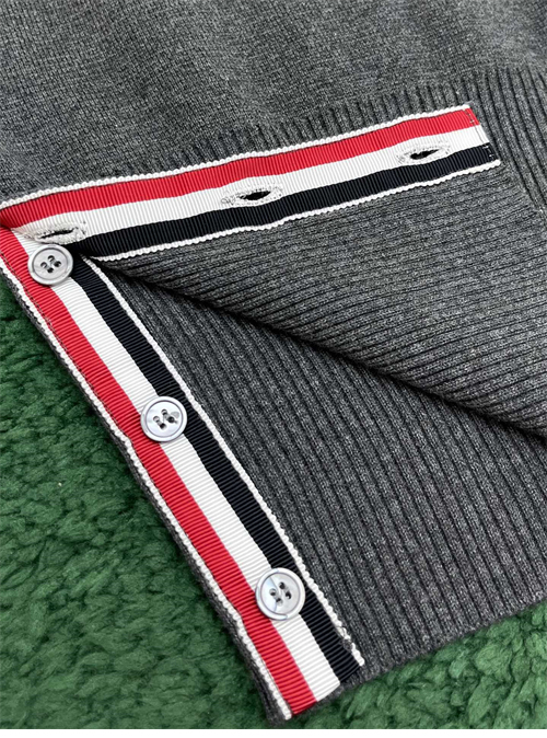 Thom Browne 톰브라운 배색 그레이 사선완장 4-Bar 가디건 레플리카 8번 이미지 - 의류 | 세미샵 레플리카 사이트