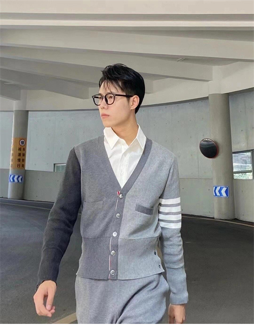 Thom Browne 톰브라운 배색 그레이 사선완장 4-Bar 가디건 레플리카 17번 이미지 - 의류 | 세미샵 레플리카 사이트