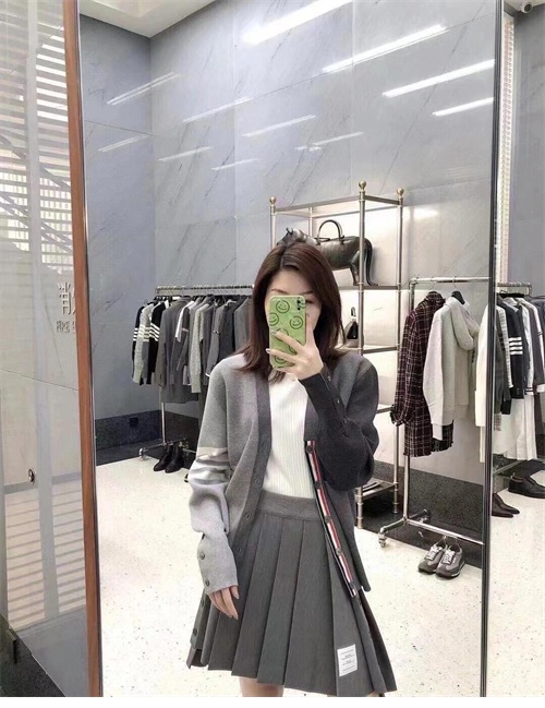 Thom Browne 톰브라운 배색 그레이 사선완장 4-Bar 가디건 레플리카 19번 이미지 - 의류 | 세미샵 레플리카 사이트