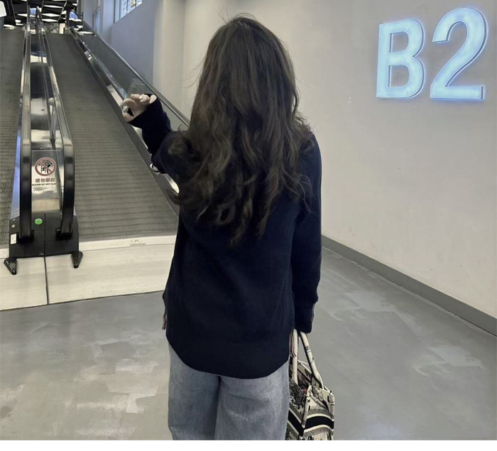 Thom Browne 톰브라운 사선완장 밀라노 스티치 코튼 크레이프 가디건 레플리카 4번 이미지 - 의류 | 세미샵 레플리카 사이트