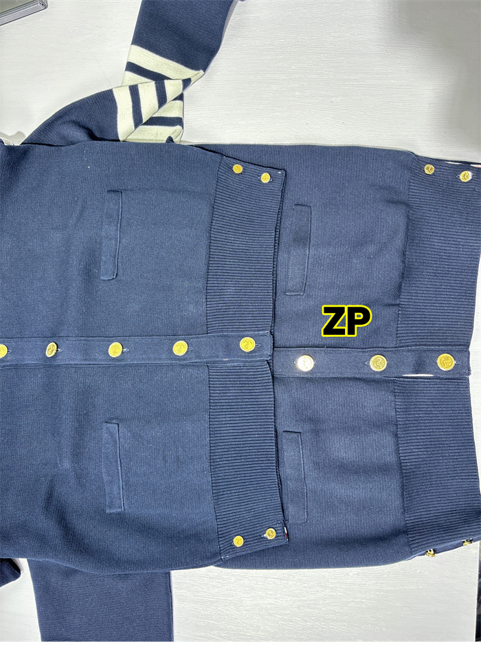 Thom Browne 톰브라운 사선완장 밀라노 스티치 코튼 크레이프 가디건 레플리카 20번 이미지 - 의류 | 세미샵 레플리카 사이트