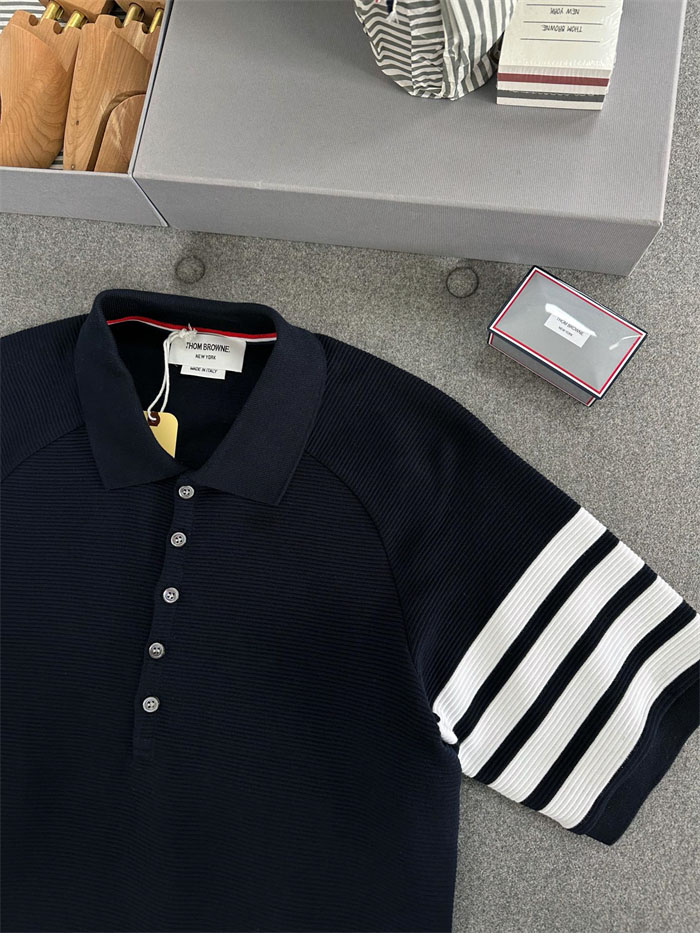 Thom Browne 톰브라운 사선완장 와플 반팔 폴로 셔츠&스웨트 반바지 레플리카 13번 이미지 - 의류 | 세미샵 레플리카 사이트