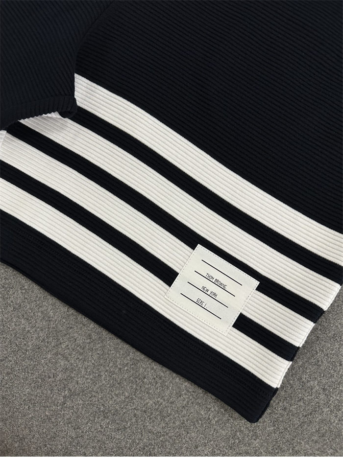 Thom Browne 톰브라운 사선완장 와플 반팔 폴로 셔츠&스웨트 반바지 레플리카 17번 이미지 - 의류 | 세미샵 레플리카 사이트