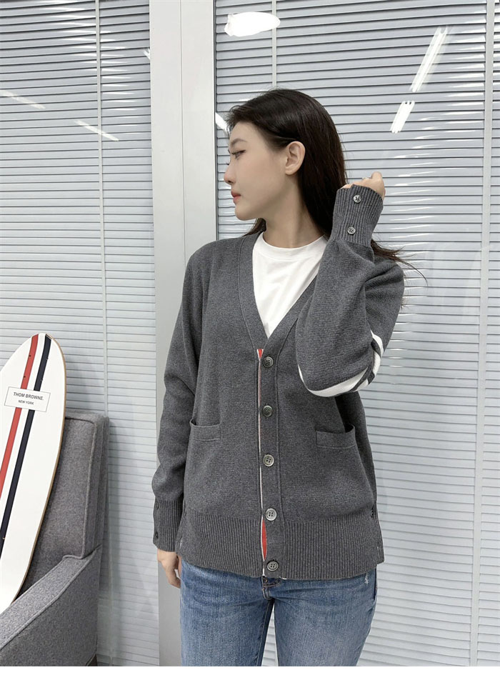 Thom Browne 톰브라운 사선완장 코튼 클래식 가디건 레플리카 5번 이미지 - 의류 | 세미샵 레플리카 사이트