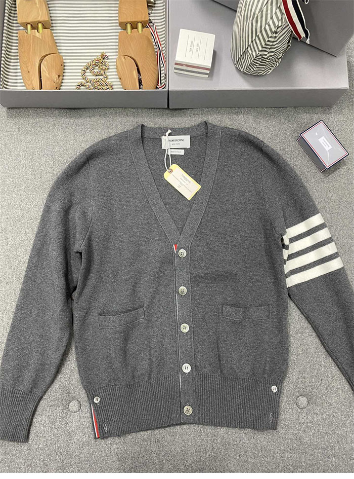 Thom Browne 톰브라운 사선완장 코튼 클래식 가디건 레플리카 8번 이미지 - 의류 | 세미샵 레플리카 사이트