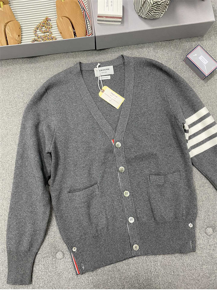 Thom Browne 톰브라운 사선완장 코튼 클래식 가디건 레플리카 9번 이미지 - 의류 | 세미샵 레플리카 사이트