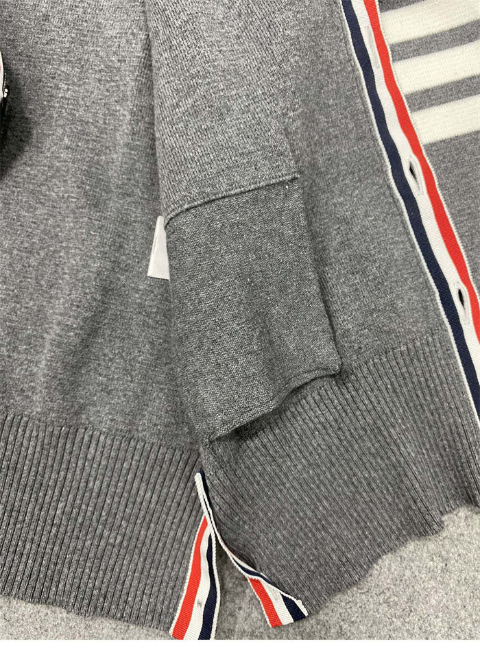 Thom Browne 톰브라운 사선완장 코튼 클래식 가디건 레플리카 12번 이미지 - 의류 | 세미샵 레플리카 사이트