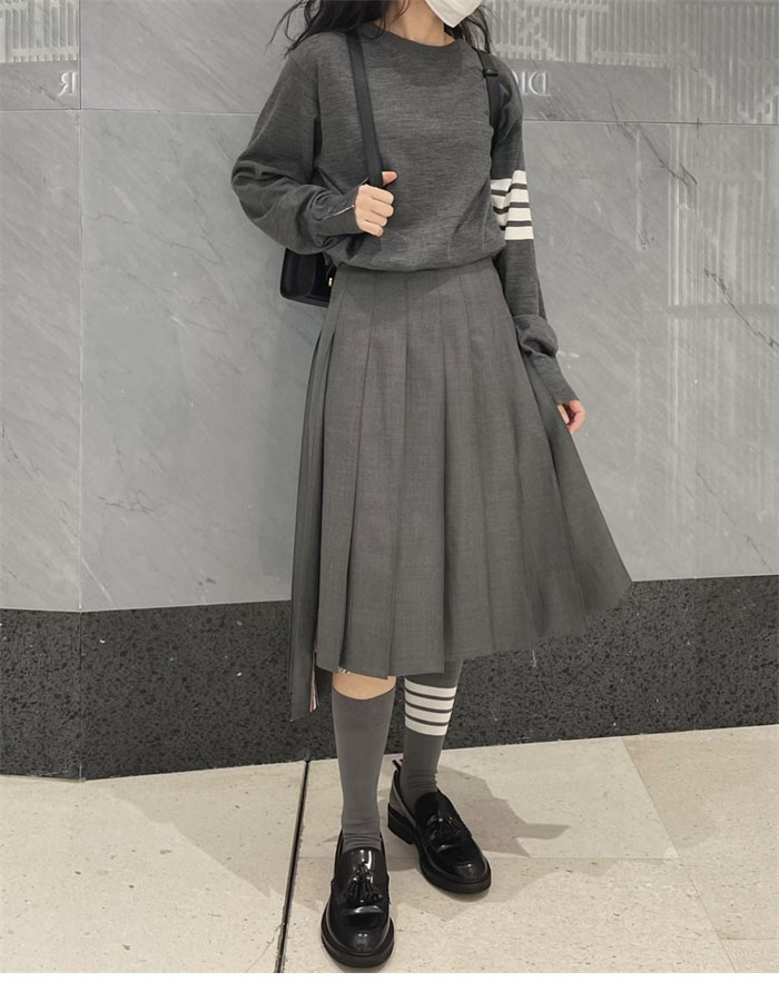 Thom Browne 톰브라운 사선완장 클래식 울 니트 스웨터 레플리카 4번 이미지 - 의류 | 세미샵 레플리카 사이트