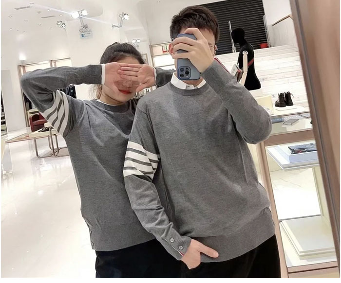 Thom Browne 톰브라운 사선완장 클래식 울 니트 스웨터 레플리카 7번 이미지 - 의류 | 세미샵 레플리카 사이트