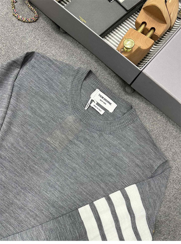 Thom Browne 톰브라운 사선완장 클래식 울 니트 스웨터 레플리카 10번 이미지 - 의류 | 세미샵 레플리카 사이트