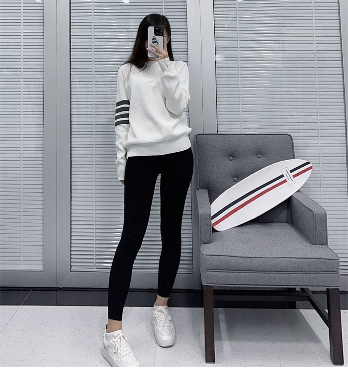 Thom Browne 톰브라운 사선완장 클래식 크루넥 맨투맨 레플리카 6번 이미지 - 의류 | 세미샵 레플리카 사이트