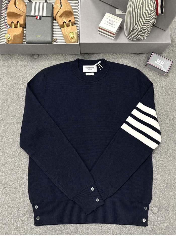Thom Browne 톰브라운 사선완장 클래식 크루넥 맨투맨 레플리카 14번 이미지 - 의류 | 세미샵 레플리카 사이트