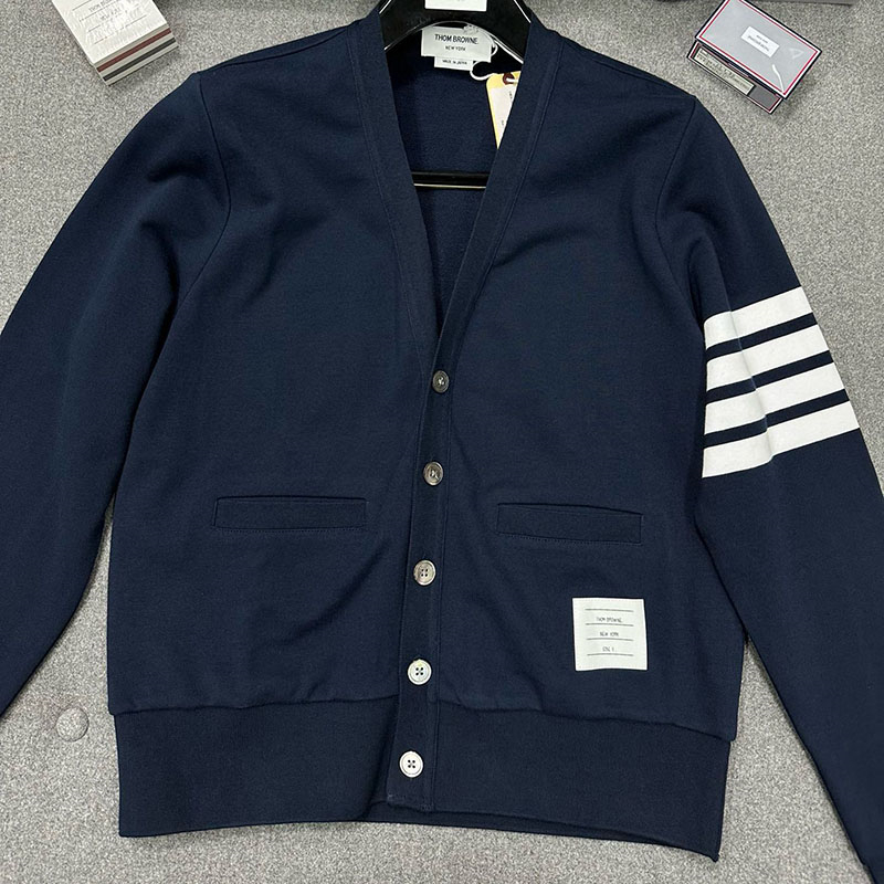 Thom Browne 톰브라운 사선완장 4-Bar 루프백 저지 v넥 가디건 레플리카 1번 이미지 - 의류 | 세미샵 레플리카 사이트