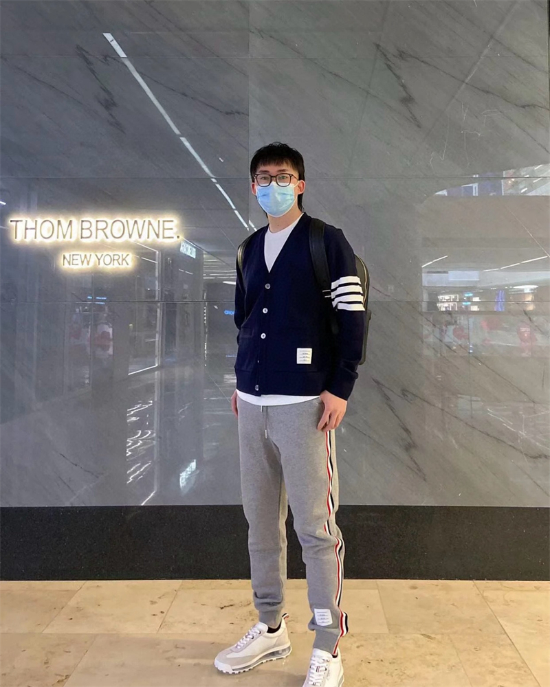 Thom Browne 톰브라운 사선완장 4-Bar 루프백 저지 v넥 가디건 레플리카 8번 이미지 - 의류 | 세미샵 레플리카 사이트