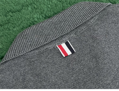 Thom Browne 톰브라운 사선완장 4-Bar 메리노 울 니트 카라 집업 레플리카 20번 이미지 - 의류 | 세미샵 레플리카 사이트