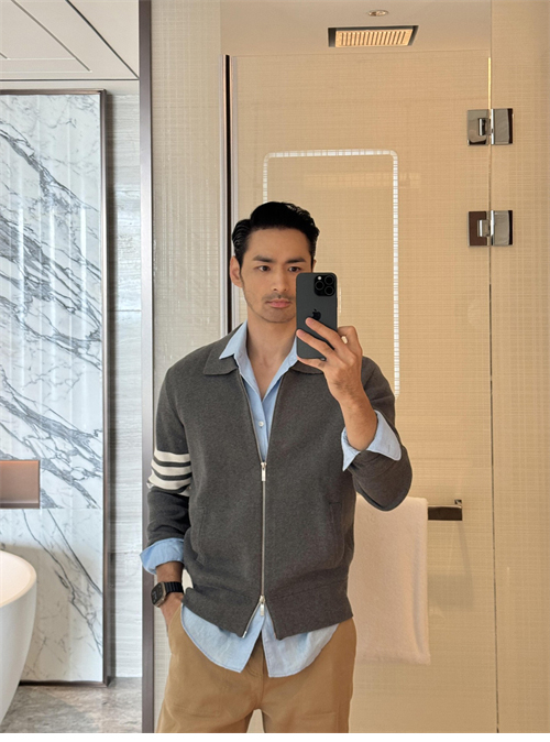 Thom Browne 톰브라운 사선완장 4-Bar 메리노 울 니트 카라 집업 레플리카 26번 이미지 - 의류 | 세미샵 레플리카 사이트