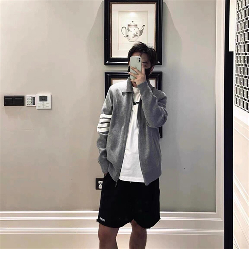 Thom Browne 톰브라운 사선완장 4-Bar 메리노 울 니트 카라 집업 레플리카 27번 이미지 - 의류 | 세미샵 레플리카 사이트