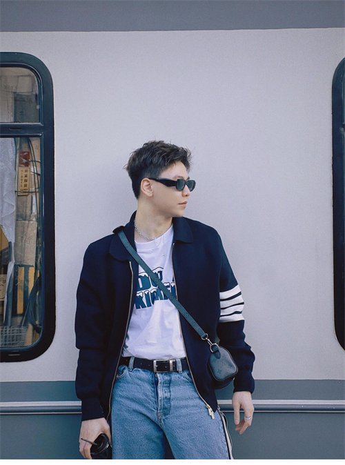 Thom Browne 톰브라운 사선완장 4-Bar 메리노 울 니트 카라 집업 레플리카 28번 이미지 - 의류 | 세미샵 레플리카 사이트