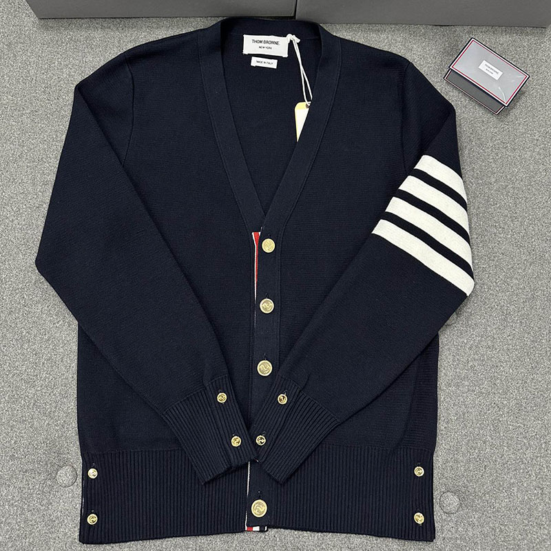Thom Browne 톰브라운 사선완장 4-Bar 밀라노 스티치 클래식 가디건 레플리카 1번 이미지 - 의류 | 세미샵 레플리카 사이트