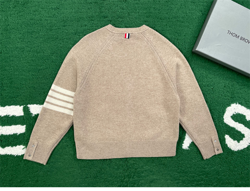 톰브라운 톰브라운 사선완장 4-Bar 셰틀랜드 울 V넥 가디건 레플리카 8번 이미지 - 의류 | 세미샵 레플리카 사이트