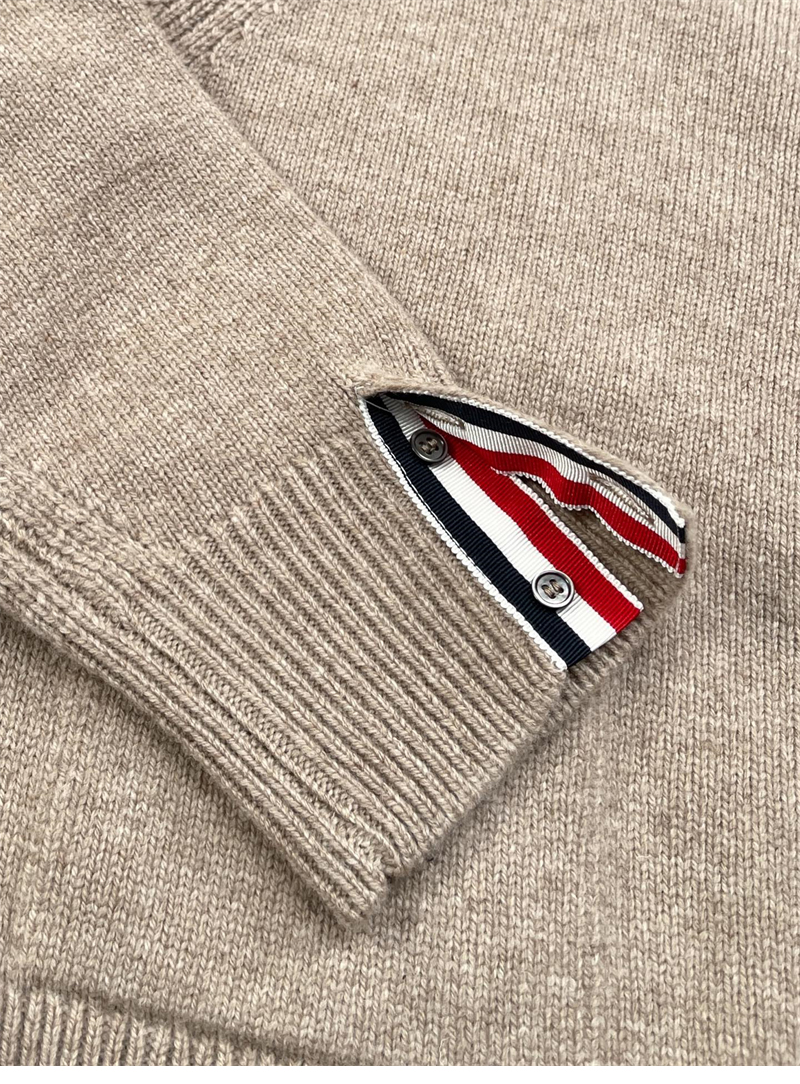 톰브라운 톰브라운 사선완장 4-Bar 셰틀랜드 울 V넥 가디건 레플리카 5번 이미지 - 의류 | 세미샵 레플리카 사이트