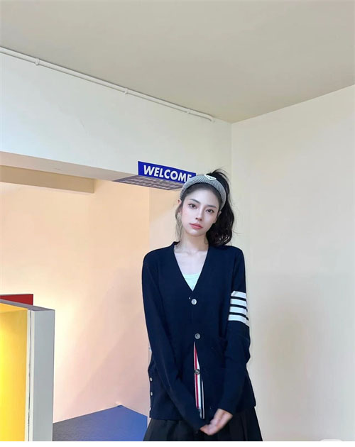 Thom Browne 톰브라운 사선완장 4-Bar 여성용 울 가디건 레플리카 32번 이미지 - 의류 | 세미샵 레플리카 사이트