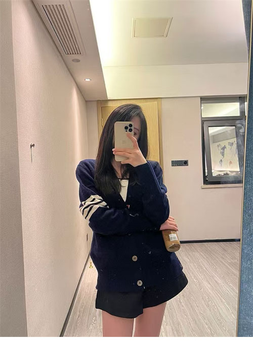 Thom Browne 톰브라운 사선완장 4-Bar 캐시미어 크롭 가디건 레플리카 3번 이미지 - 의류 | 세미샵 레플리카 사이트