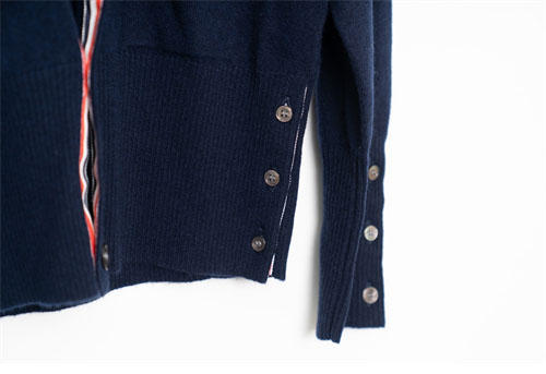 Thom Browne 톰브라운 사선완장 4-Bar 캐시미어 크롭 가디건 레플리카 22번 이미지 - 의류 | 세미샵 레플리카 사이트