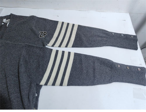 Thom Browne 톰브라운 사선완장 4-Bar 캐시미어 크롭 가디건 레플리카 6번 이미지 - 의류 | 세미샵 레플리카 사이트