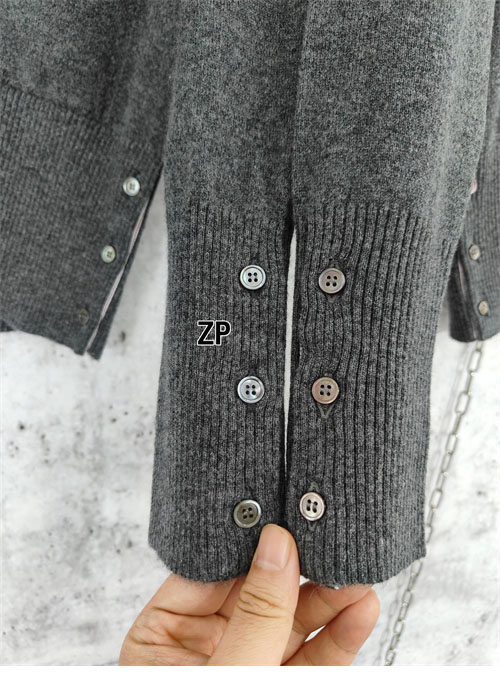 Thom Browne 톰브라운 사선완장 4-Bar 캐시미어 크롭 가디건 레플리카 10번 이미지 - 의류 | 세미샵 레플리카 사이트