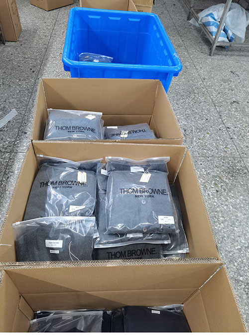 Thom Browne 톰브라운 사선완장 4-Bar 캐시미어 크롭 가디건 레플리카 33번 이미지 - 의류 | 세미샵 레플리카 사이트