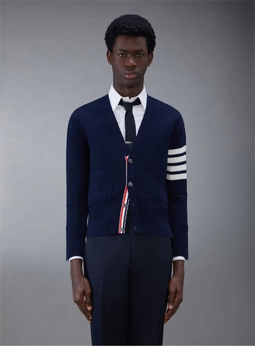 Thom Browne 톰브라운 사선완장 4-Bar 캐시미어 크롭 v넥 가디건 레플리카 2번 이미지 - 의류 | 세미샵 레플리카 사이트