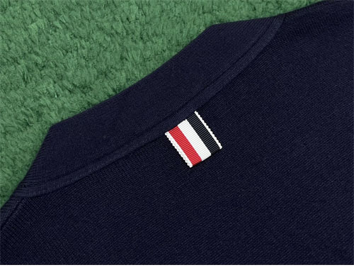 Thom Browne 톰브라운 사선완장 4-Bar 캐시미어 크롭 v넥 가디건 레플리카 10번 이미지 - 의류 | 세미샵 레플리카 사이트