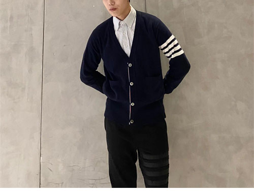 Thom Browne 톰브라운 사선완장 4-Bar 캐시미어 크롭 v넥 가디건 레플리카 18번 이미지 - 의류 | 세미샵 레플리카 사이트