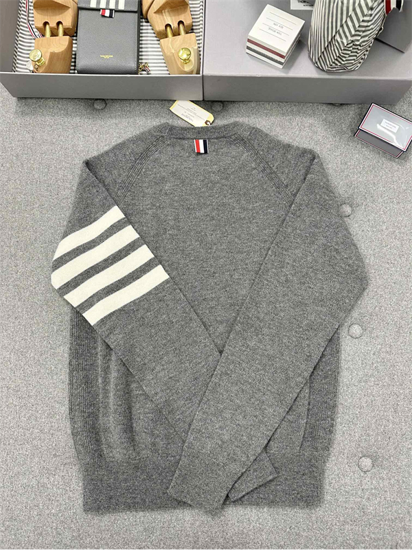 Thom Browne 톰브라운 사선완장 4-Bar 캐시미어 풀오버 니트 레플리카 7번 이미지 - 의류 | 세미샵 레플리카 사이트