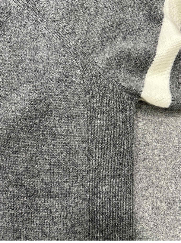 Thom Browne 톰브라운 사선완장 4-Bar 캐시미어 풀오버 니트 레플리카 12번 이미지 - 의류 | 세미샵 레플리카 사이트