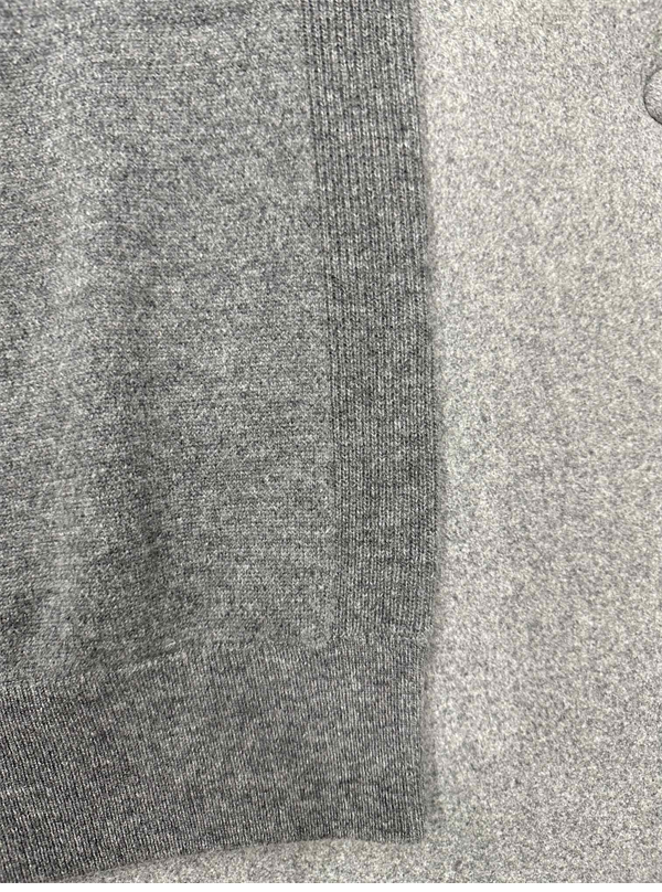 Thom Browne 톰브라운 사선완장 4-Bar 캐시미어 풀오버 니트 레플리카 18번 이미지 - 의류 | 세미샵 레플리카 사이트