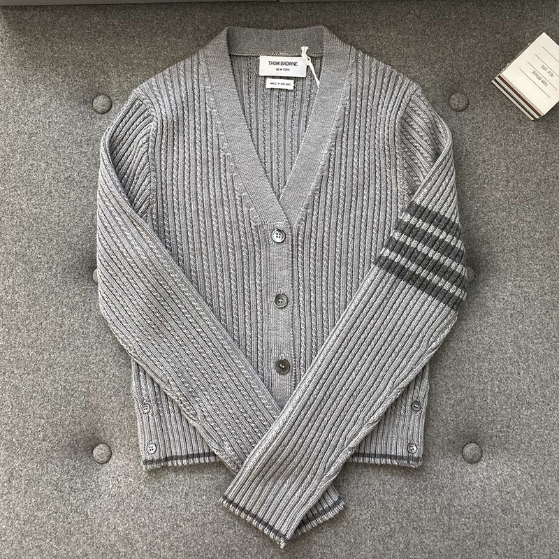 Thom Browne 톰브라운 사선완장 4-Bar 케이블 크롭 가디건 레플리카 1번 이미지 - 의류 | 세미샵 레플리카 사이트