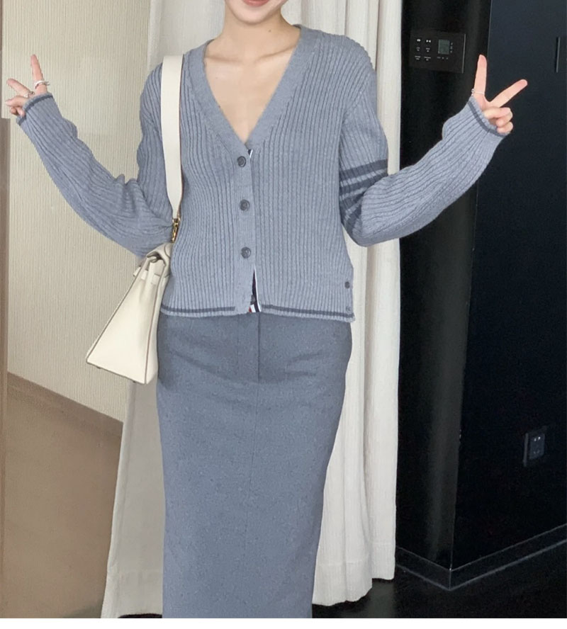 Thom Browne 톰브라운 사선완장 4-Bar 케이블 크롭 가디건 레플리카 4번 이미지 - 의류 | 세미샵 레플리카 사이트