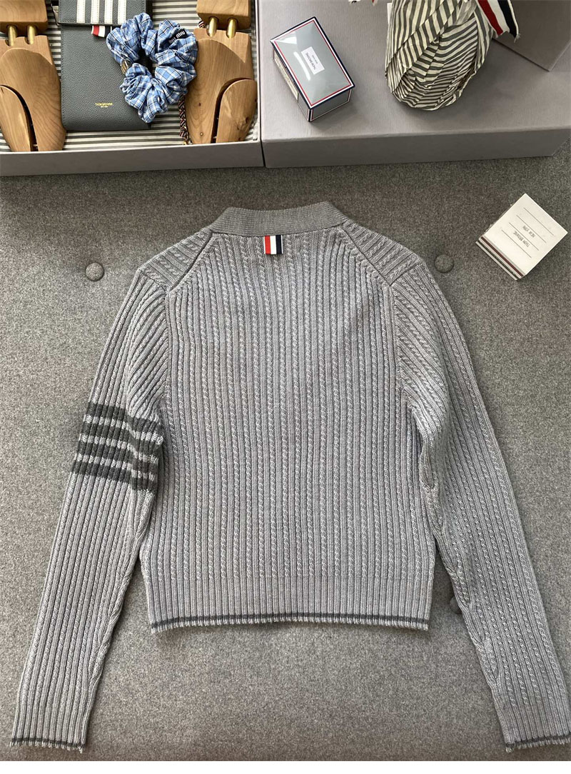 Thom Browne 톰브라운 사선완장 4-Bar 케이블 크롭 가디건 레플리카 9번 이미지 - 의류 | 세미샵 레플리카 사이트