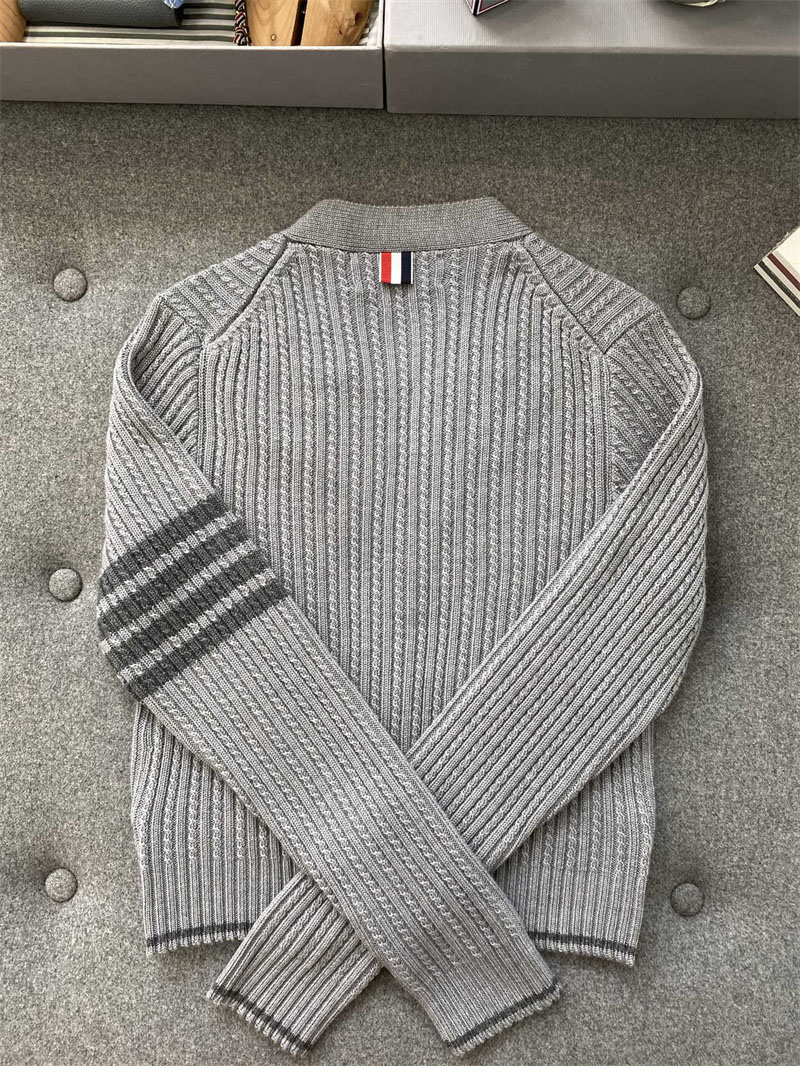 Thom Browne 톰브라운 사선완장 4-Bar 케이블 크롭 가디건 레플리카 10번 이미지 - 의류 | 세미샵 레플리카 사이트