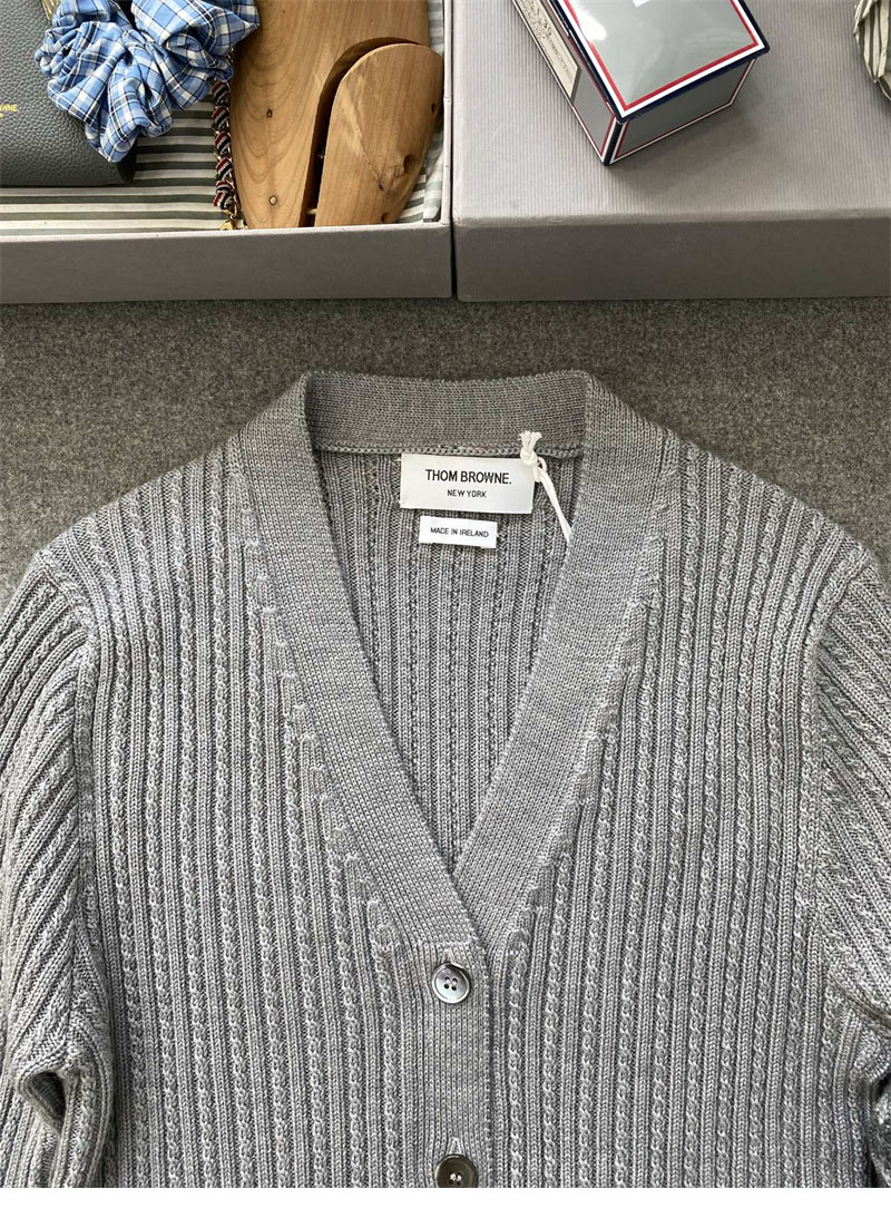 Thom Browne 톰브라운 사선완장 4-Bar 케이블 크롭 가디건 레플리카 11번 이미지 - 의류 | 세미샵 레플리카 사이트
