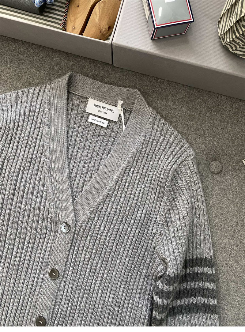 Thom Browne 톰브라운 사선완장 4-Bar 케이블 크롭 가디건 레플리카 12번 이미지 - 의류 | 세미샵 레플리카 사이트