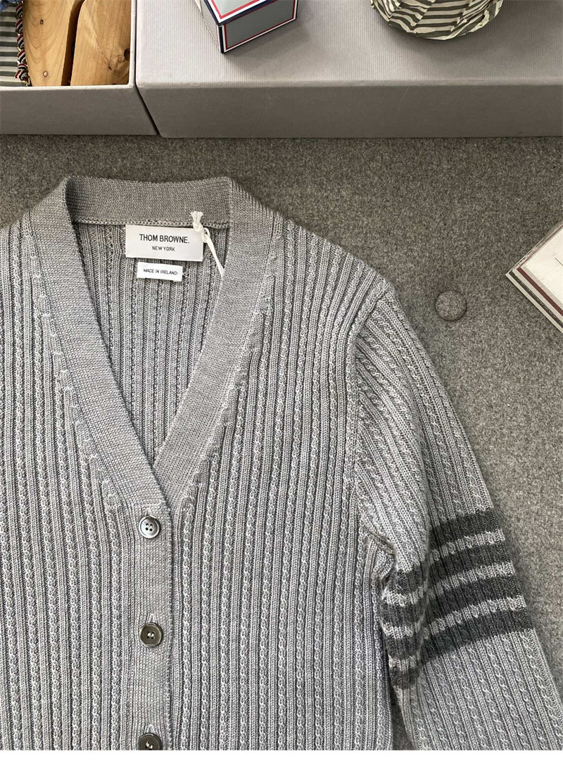 Thom Browne 톰브라운 사선완장 4-Bar 케이블 크롭 가디건 레플리카 13번 이미지 - 의류 | 세미샵 레플리카 사이트