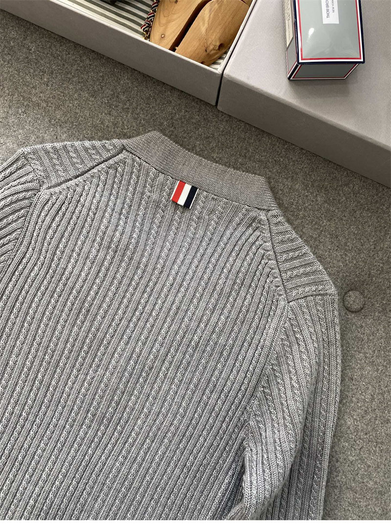 Thom Browne 톰브라운 사선완장 4-Bar 케이블 크롭 가디건 레플리카 14번 이미지 - 의류 | 세미샵 레플리카 사이트