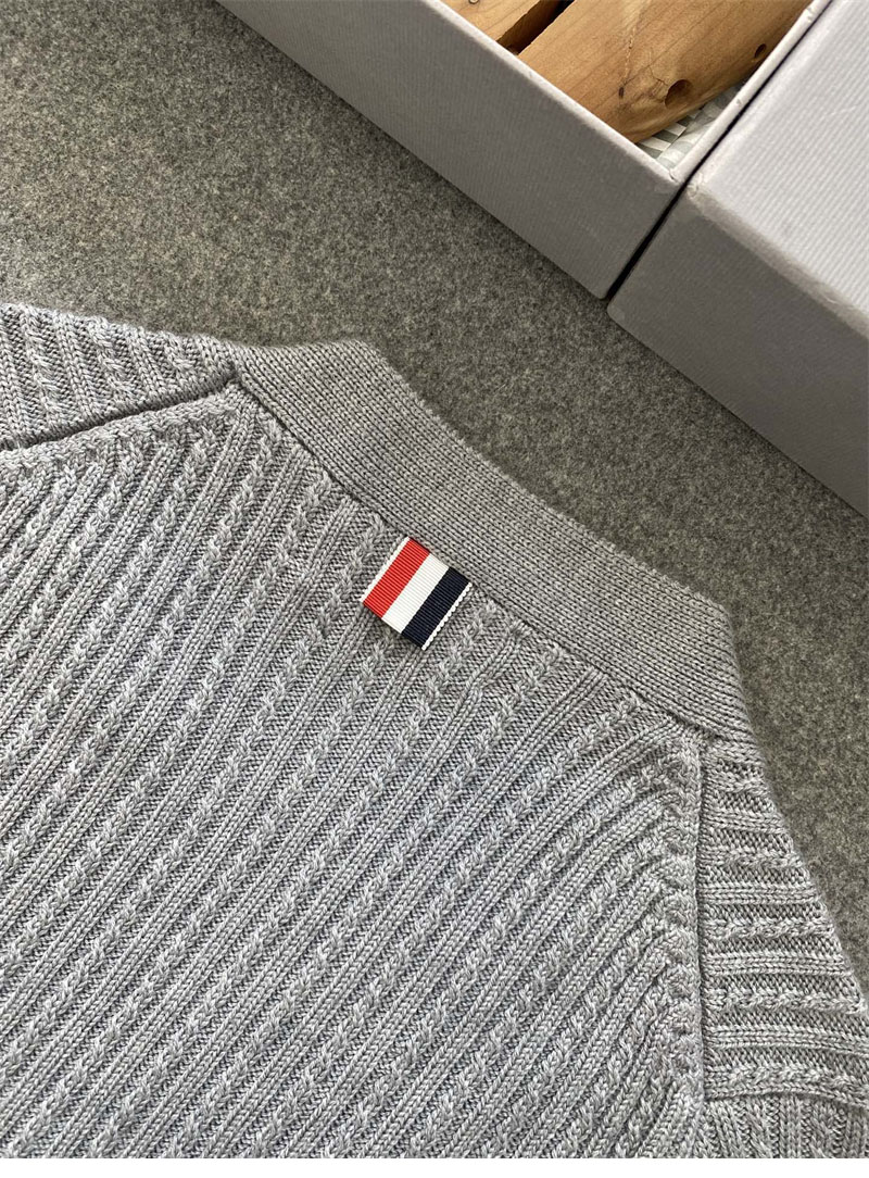 Thom Browne 톰브라운 사선완장 4-Bar 케이블 크롭 가디건 레플리카 15번 이미지 - 의류 | 세미샵 레플리카 사이트