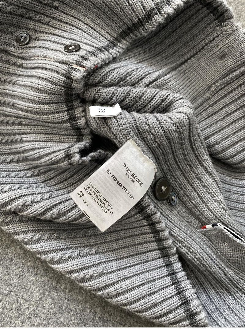 Thom Browne 톰브라운 사선완장 4-Bar 케이블 크롭 가디건 레플리카 17번 이미지 - 의류 | 세미샵 레플리카 사이트