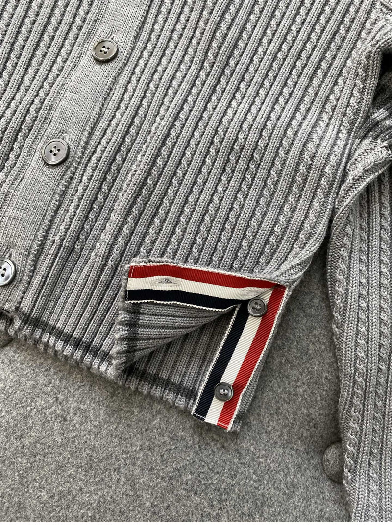 Thom Browne 톰브라운 사선완장 4-Bar 케이블 크롭 가디건 레플리카 19번 이미지 - 의류 | 세미샵 레플리카 사이트